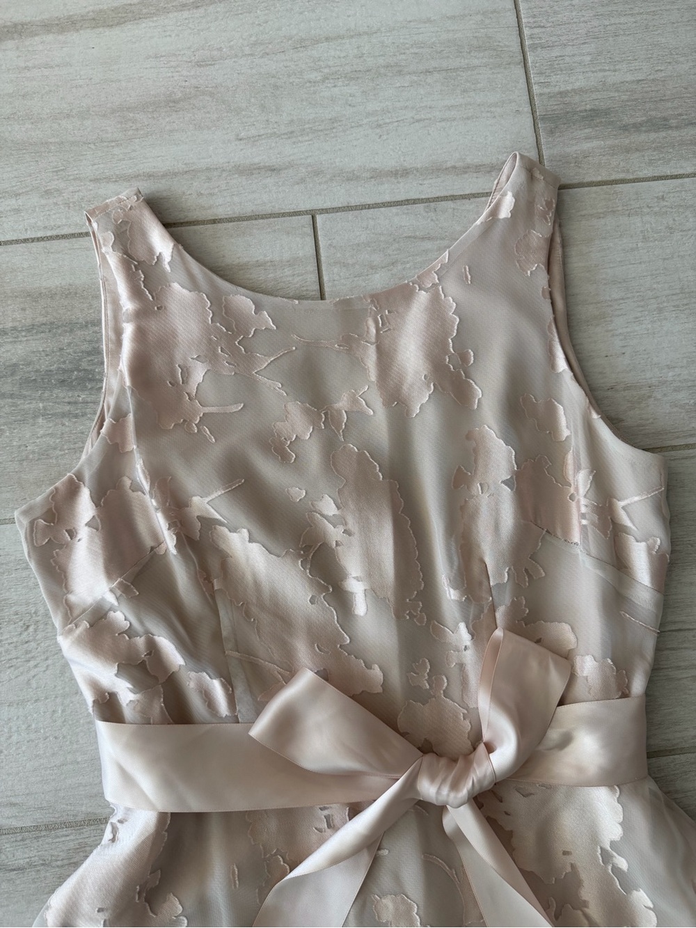 Tahari Arthur S. Levine Champagne Floral Satin Gown – Size 8 - Picture 10 of 13